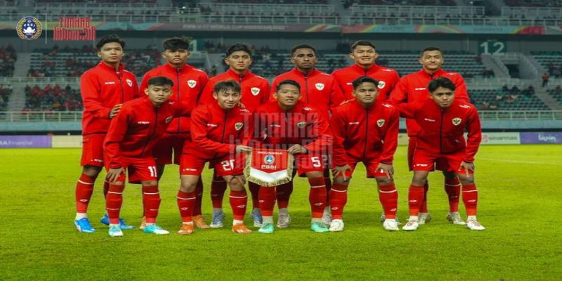 Menonton Pertandingan Sepak Bola Langsung